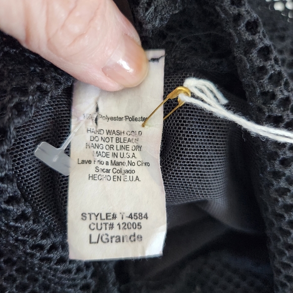 Codigo Black Mesh PullOver Crop Graphic Hoodie  Style# T-4584  Size L - Picture 9 of 11